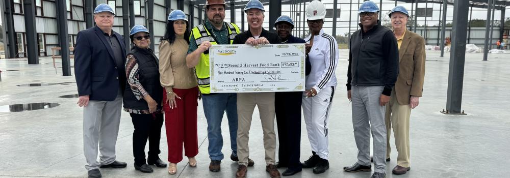 Valdosta Mayor Scott Matheson presents check to Second Harvest of South Georgia