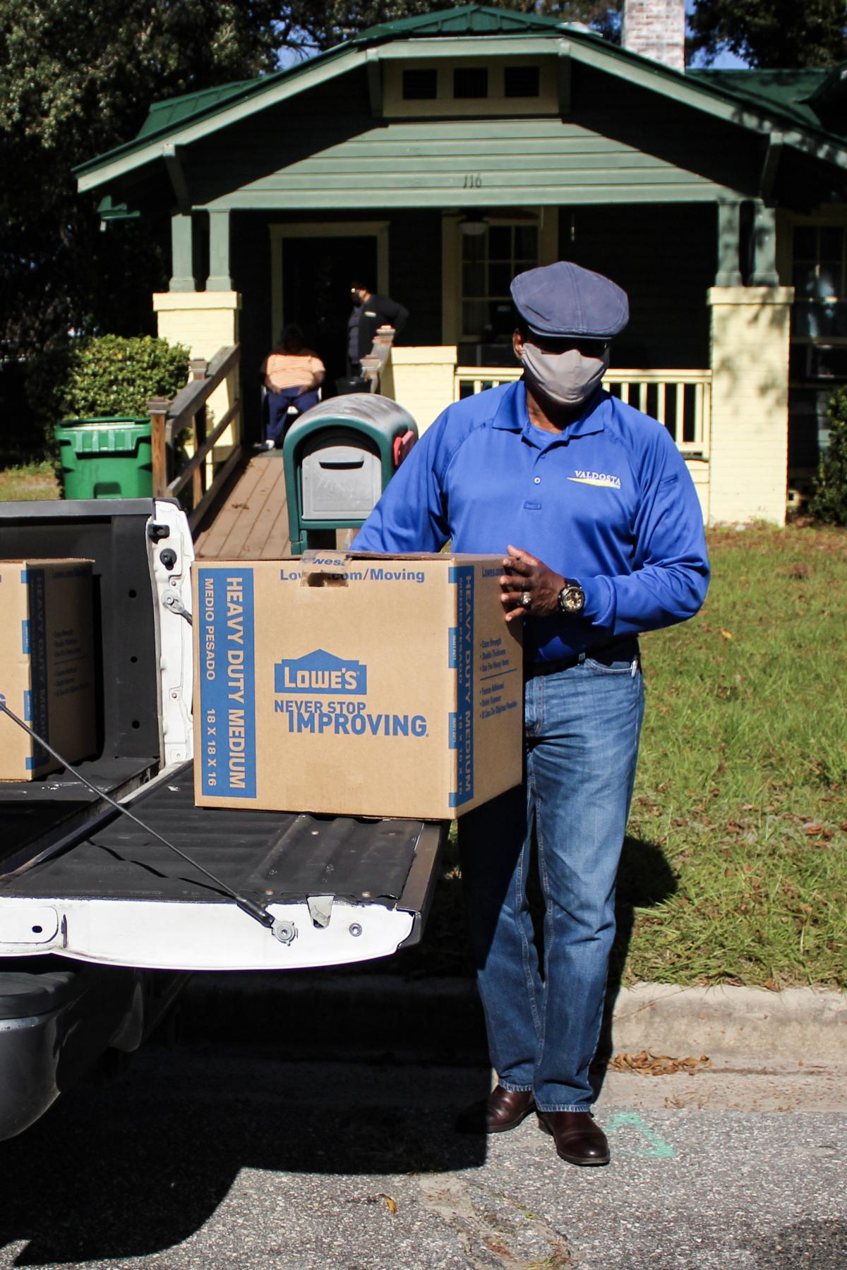 City Partners with Lowe’s to Provide Thanksgiving Meals to Valdosta